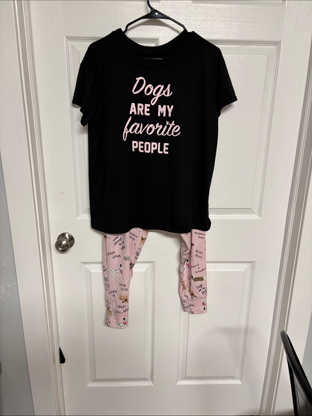 Dogs Are My Favorite People Black & Pink Dog-Themed Pajama Set Womens small